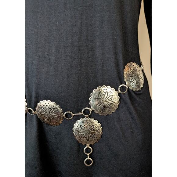 Vintage Concho Chain Belt Silver Tone  Etched Western Boho Festival Waist Hip - Picture 4 of 4